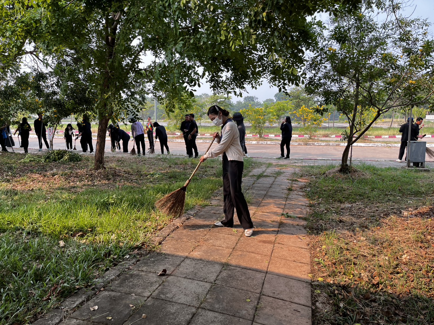 title - ส.ป.ก.บึงกาฬ เข้าร่วมกิจกรรมทำความสะอาดและปรับปรุงภูมิทัศน์ศูนย์ราชการจังหวัดบึงกาฬตามโครงการบ้านสวย เมืองงาม “บึงกาฬ เมืองน่าเที่ยวและน่าอยู่ริมฝั่งโขง”